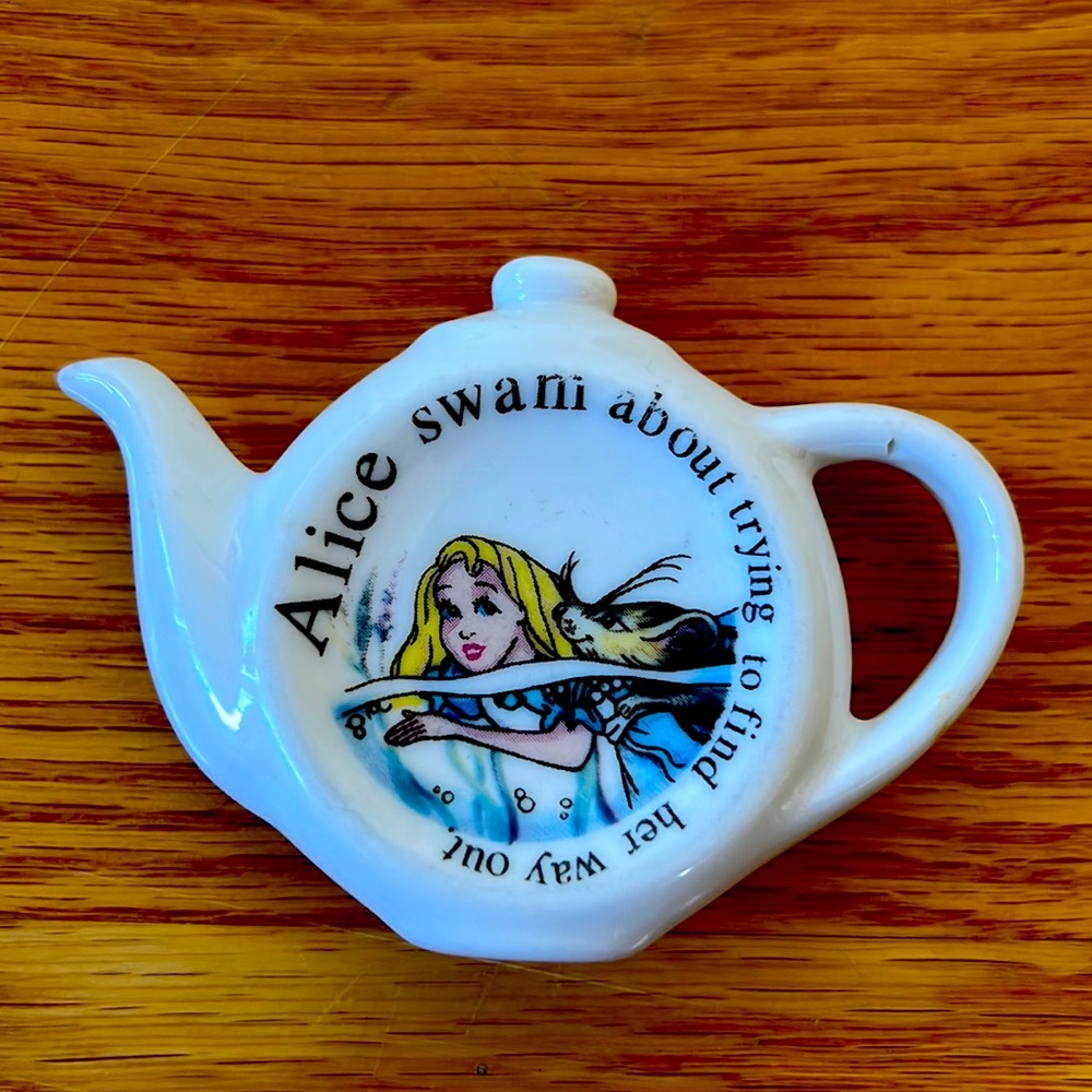 Alice in Wonderland Tea Bag Rest